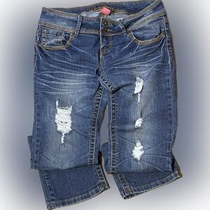 Fabulous distressed Almost Famous lowrise/ankle blue jeans has a little stretch.